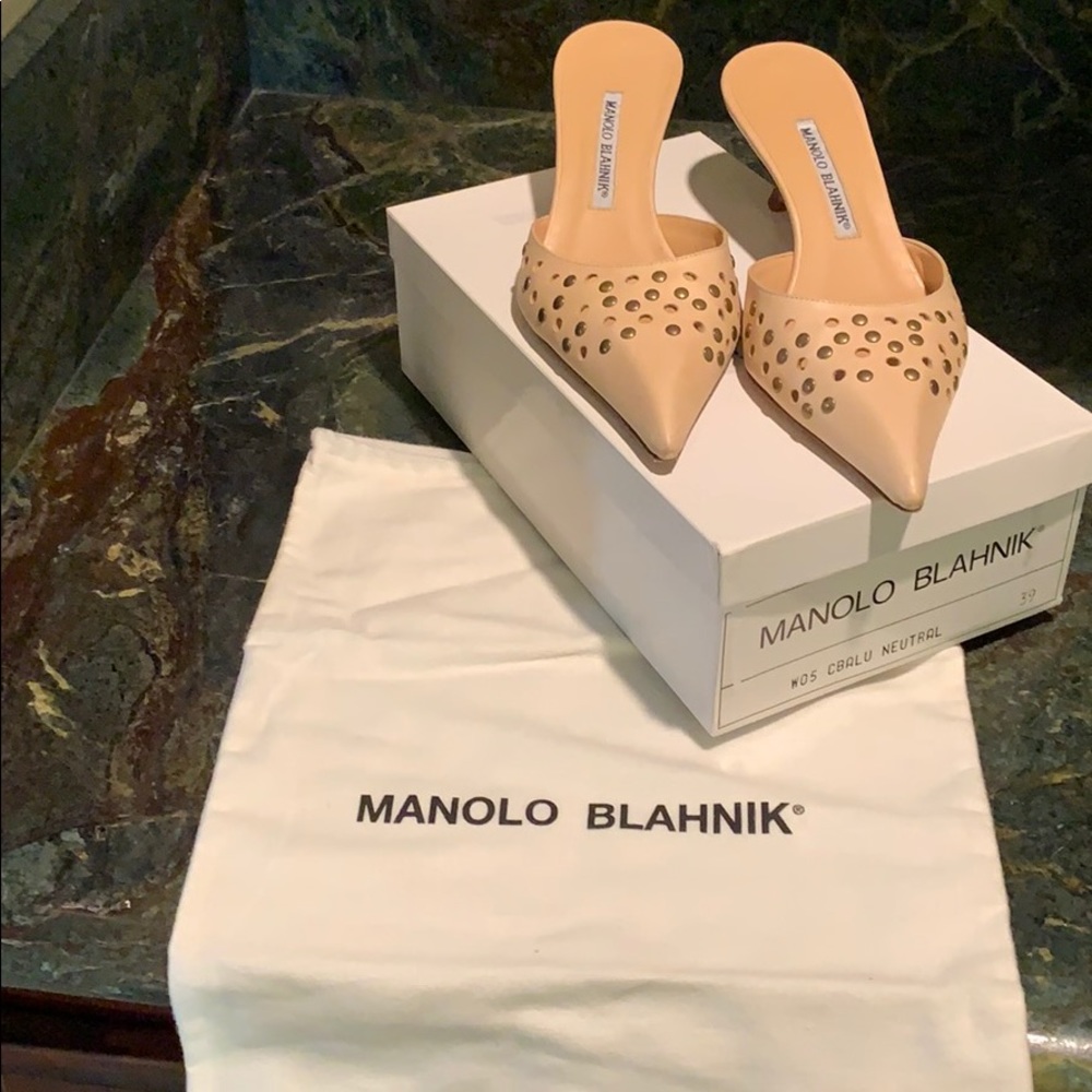 Manolo Blahnik camel slides